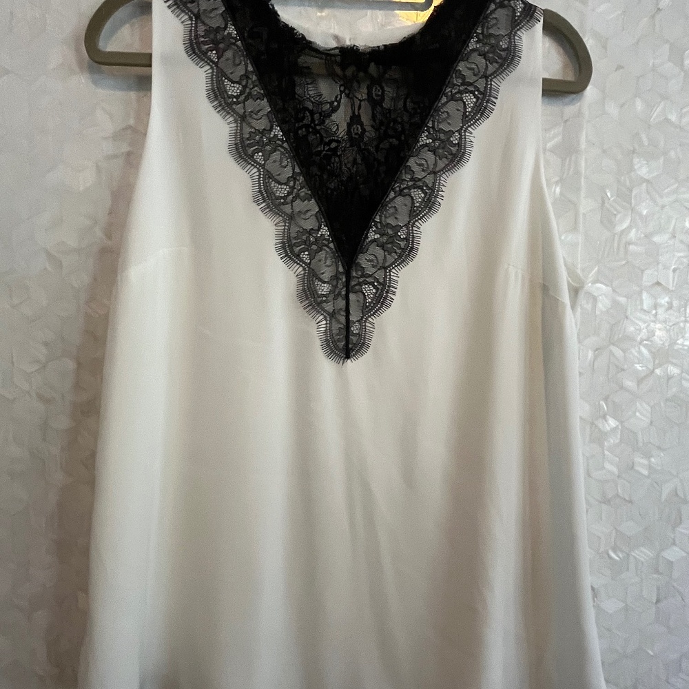 Women’s White House Black Market Sleeveless Top